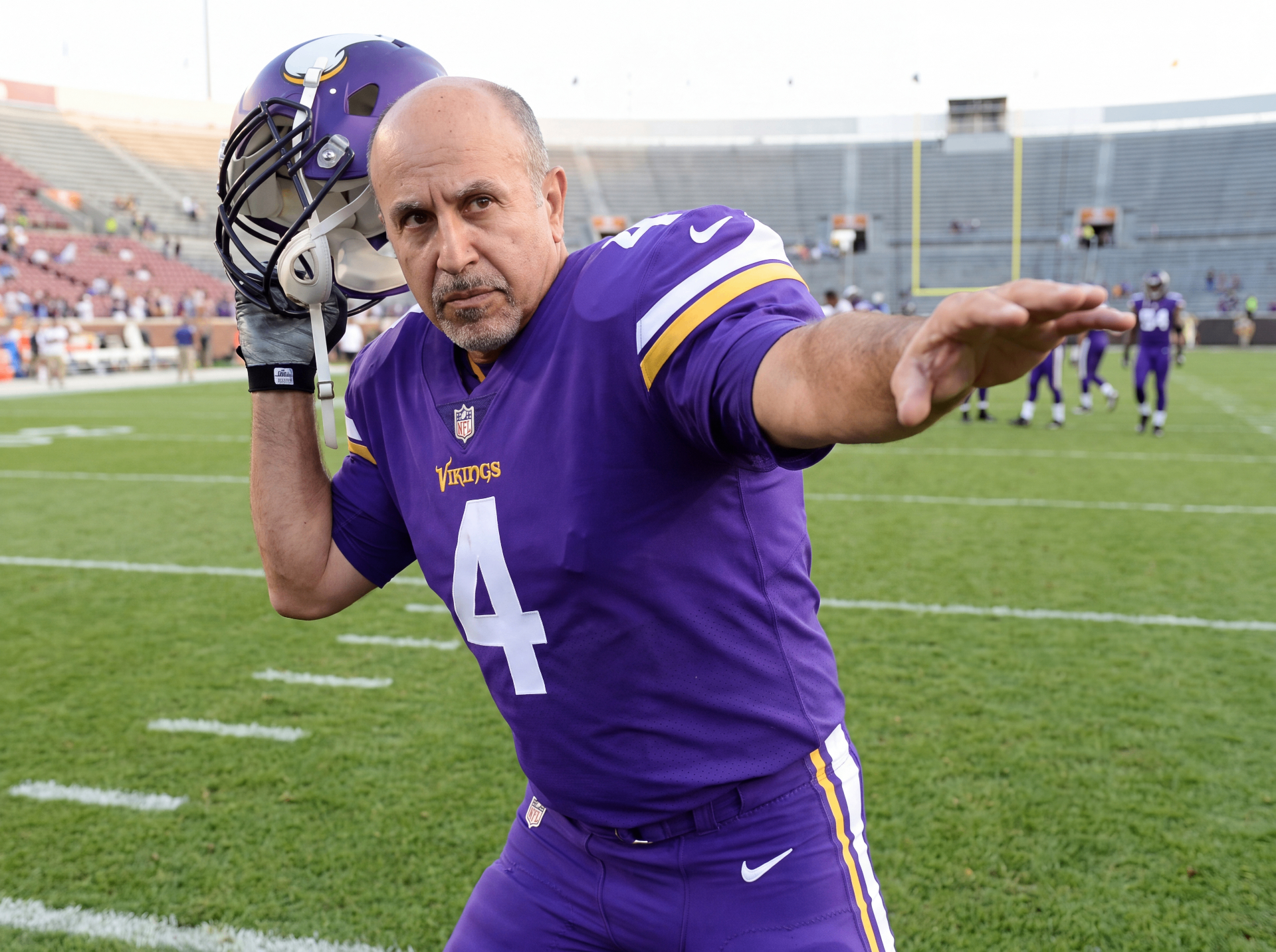 Dan Thomas Slivensky in full Minnesota Vikings #4 gear on the field